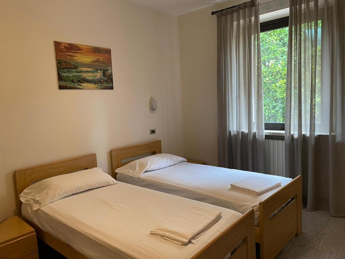 Hotel Garni Onda Torri Del Benaco Habitación foto