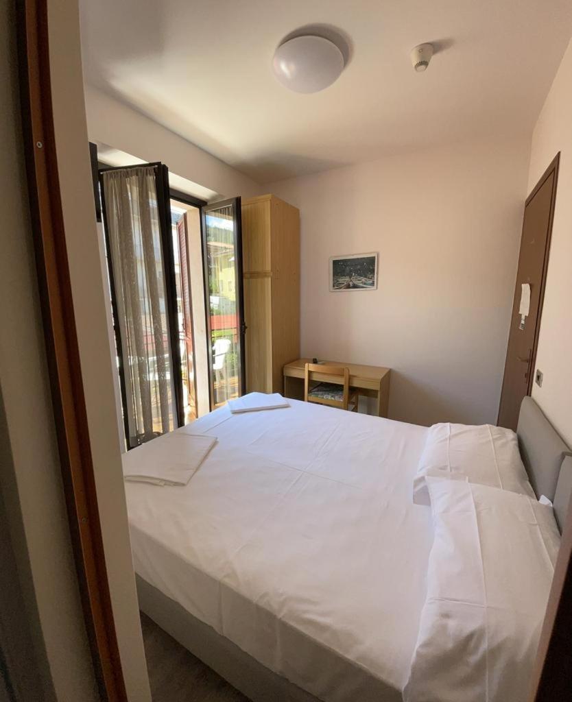 Hotel Garni Onda Torri Del Benaco Habitación foto