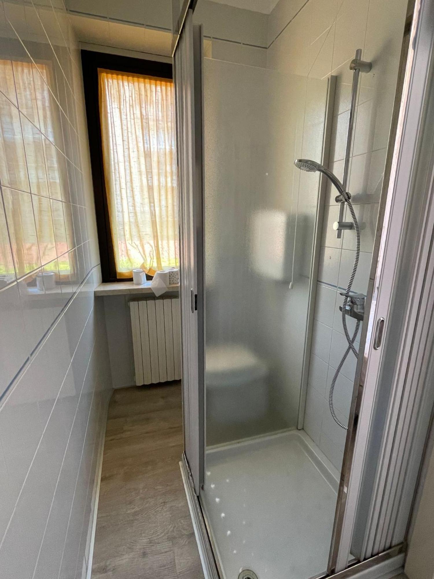 Hotel Garni Onda Torri Del Benaco Habitación foto