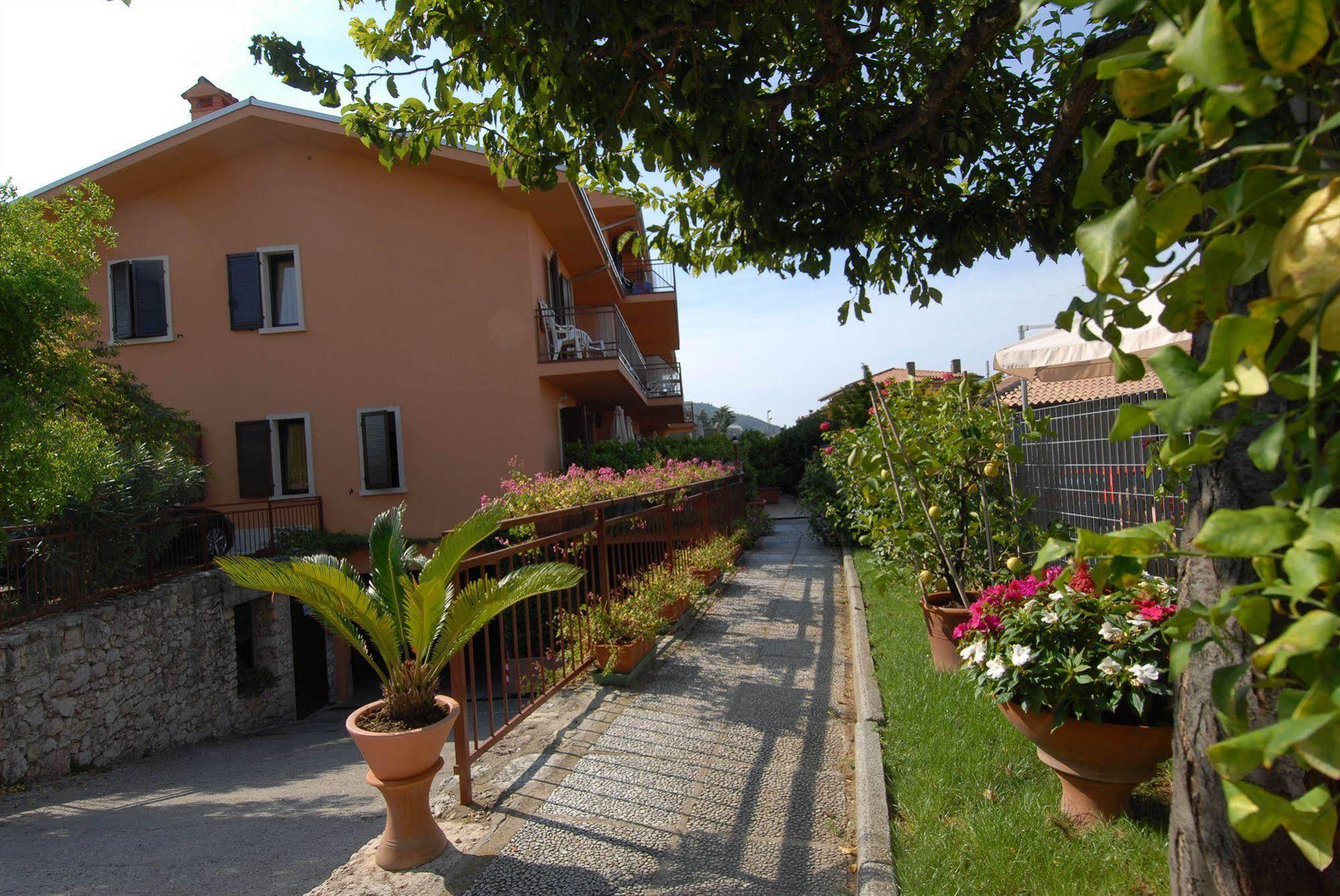 Hotel Garni Onda Torri Del Benaco Exterior foto
